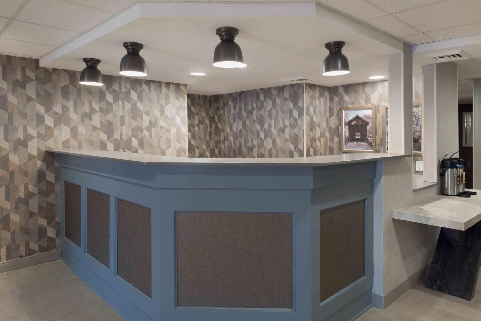 Holiday Inn Express South Burlington - Downtown By Ihg Exterior photo