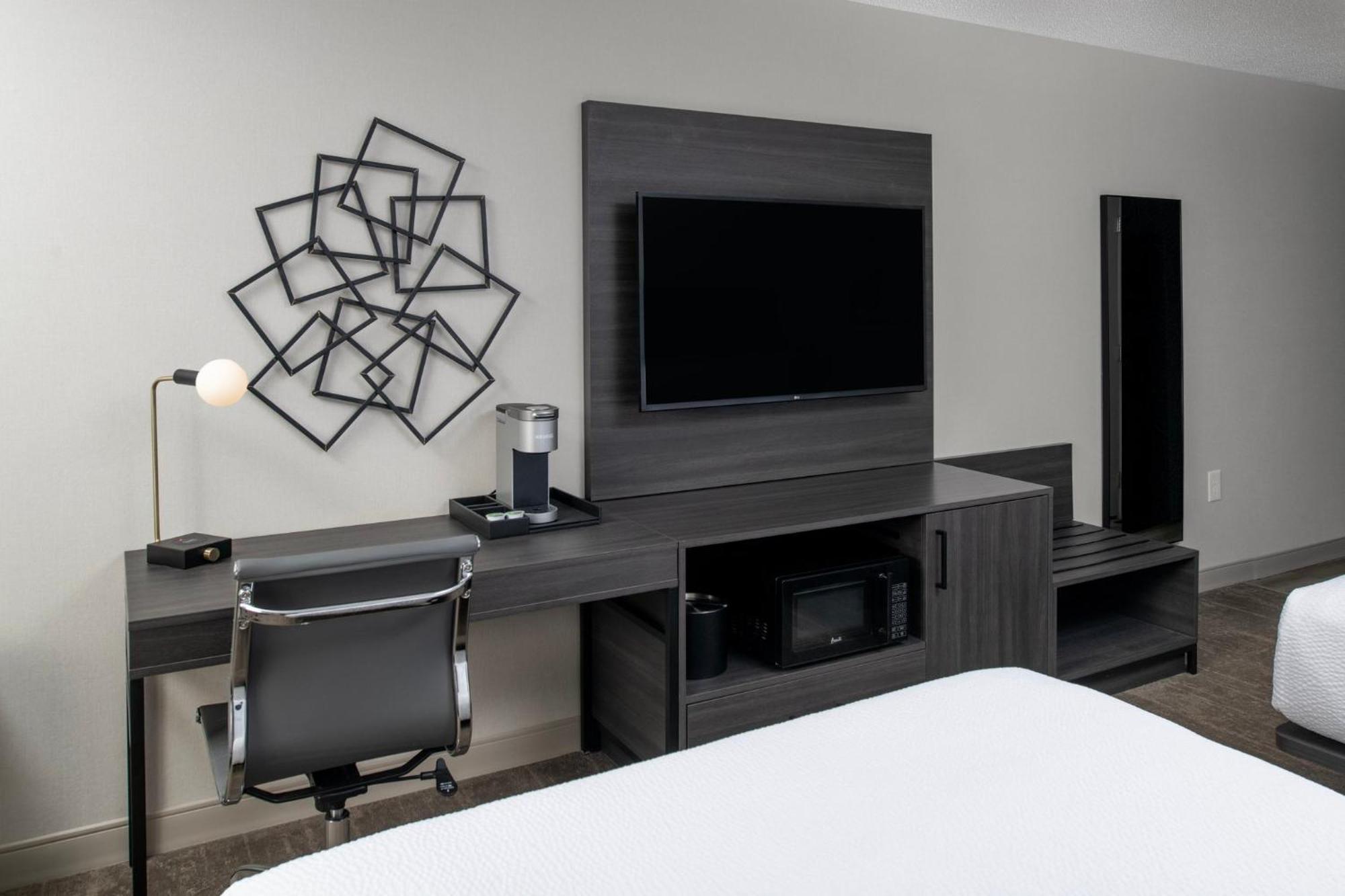 Holiday Inn Express South Burlington - Downtown By Ihg Exterior photo