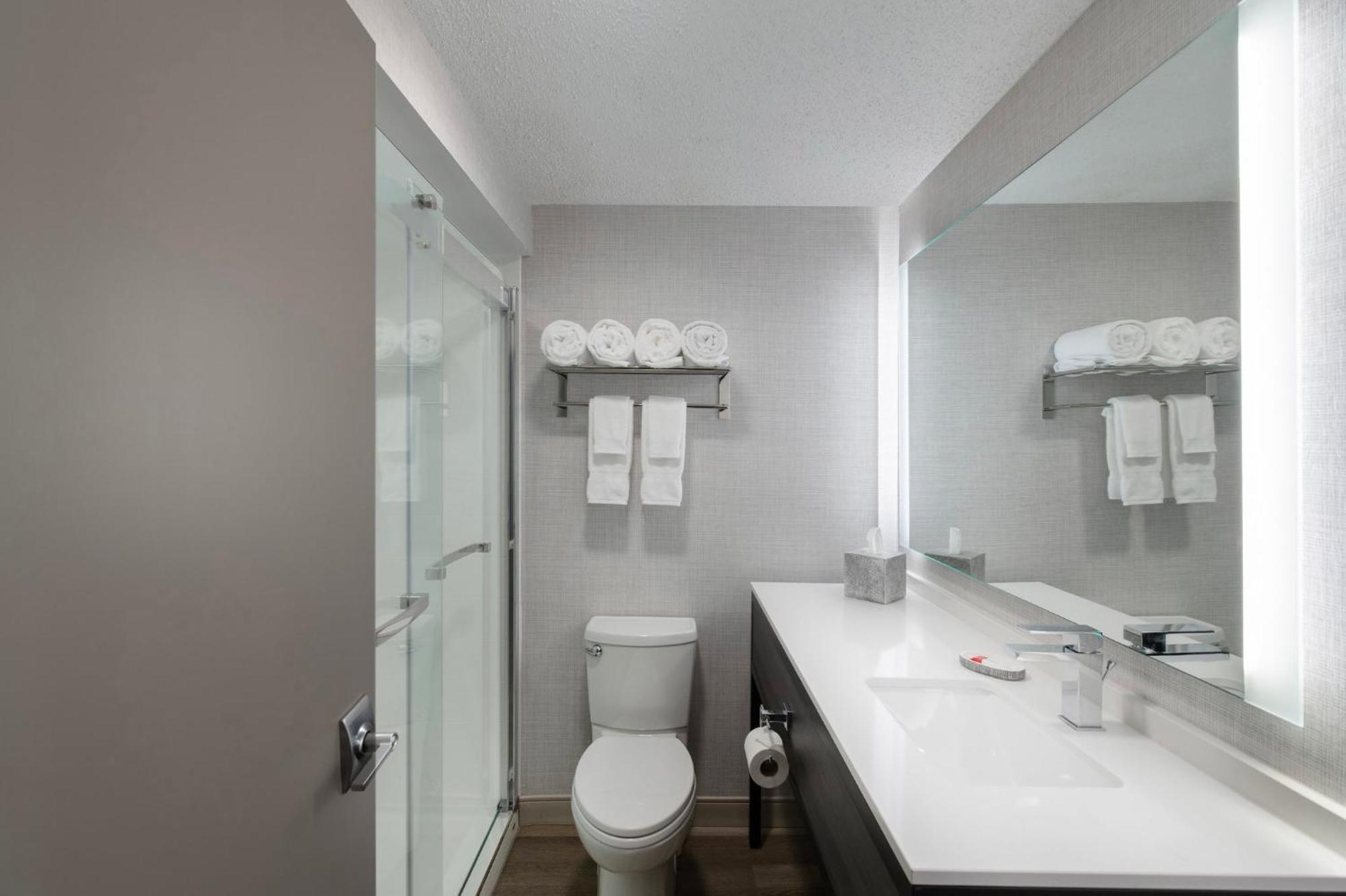 Holiday Inn Express South Burlington - Downtown By Ihg Exterior photo